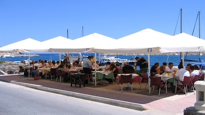 Great Location: FREE Gozo transfers, WIFI, Bicycles & BBQ – NO Car required!