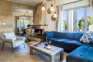 Smart TV, lareira, videogames, DVD player