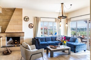 Smart TV, lareira, videogames, DVD player