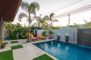 Outdoor pool, pool loungers