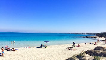 Una spiaggia nelle vicinanze