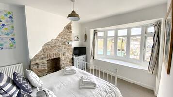 3 bedrooms, iron/ironing board, travel cot, free WiFi