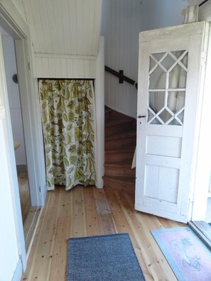 Interior - Stay in a charming cottage on a small farm, good fishing. (Lekeryd)