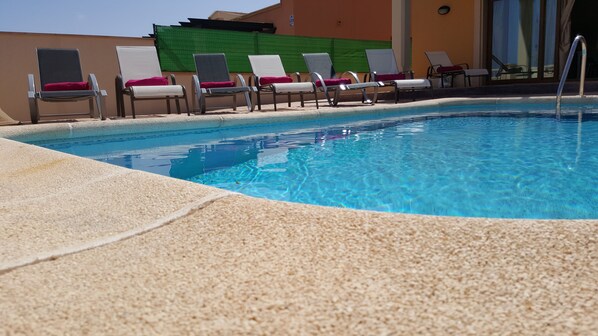 A heated pool - Beautiful, spacious villa, heated pool, sleeps eight, with quality furnishings (Caleta de Fuste)