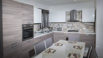 KylskÄp, mikrovÄgsugn, ugn och spishÀll