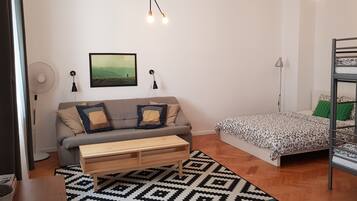 Iron/ironing board, WiFi, bed sheets