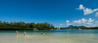 Angenehme Villa, direkt am Wasser, familienfreundlich, ausgezeichneter Preis