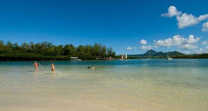 Charming villa, beachfront, family welcome, very good price