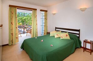 4 bedrooms, iron/ironing board, WiFi, bed sheets - Charming villa, beachfront, family welcome, very good price (Centre de Flacq)