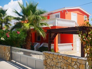 Property grounds - SUNCE ISTOK: HOLIDAY IN CROATIA (VIR)