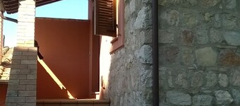 Assisi - Casetta Orsola immersed in the green hills. Special prices