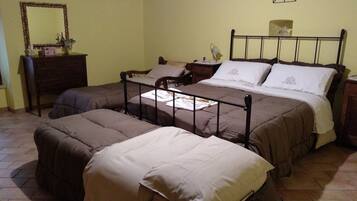 1 bedroom, desk, iron/ironing board, free WiFi