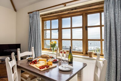 Cosy Cottage on the Edge or Portwrinkle Beach