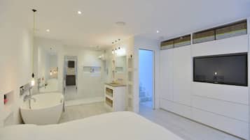2 bedrooms, iron/ironing board, travel cot, WiFi