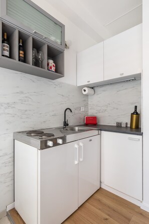 Fridge, microwave, stovetop, toaster
