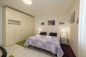 2 bedrooms, iron/ironing board, WiFi, bed sheets - TOP LOCATION Downtown Split City Apartment with A/C in each bedroom & kitchen (Spalato)