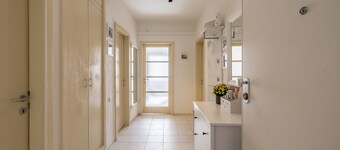 TOP LOCATION Downtown Split City Apartment with A/C in each bedroom & kitchen