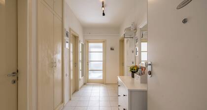 TOP LOCATION Downtown Split City Apartment with A/C in each bedroom & kitchen