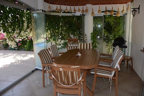Outdoor dining - Beautiful Villa with Salt System Private Pool & Garden in Center of Dalyan !!! (Dalyan)