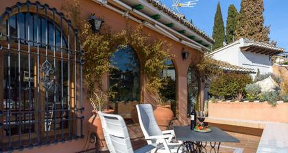 Ansichten Alhambra, Haus mit Jacuzzi und Terrasse