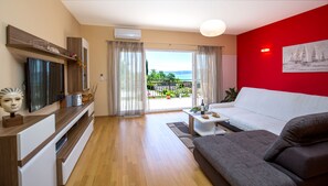 TV connectée, table de tennis de table, écrans d'ordinateur