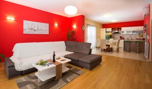 Smart TV, table tennis, computer monitors - Luxury villa with private heated pool, hot tub, mini golf, spacious inter... (Kaštel Kambelovac)