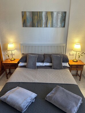 2 chambres, fer et planche à repasser, Wi-Fi gratuit, draps fournis