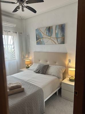 2 chambres, fer et planche à repasser, Wi-Fi gratuit, draps fournis