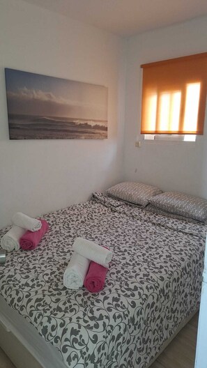 1 chambre, fer et planche à repasser, Wi-Fi gratuit, draps fournis