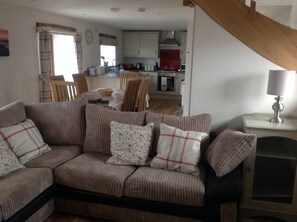 TV, fireplace, DVD player, books
