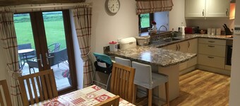 Beautiful Quiet Cottage Dog Friendly Near Cowbridge and Cardiff