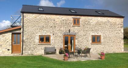 Countryside Cottage Dog Friendly Large Garden Sleeps 7 Near Cowbridge