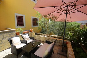Terrace/patio - Studio Apartment with Terrace & Garden View (Zadar)