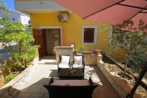 Terrace/patio - Studio Apartment with Terrace & Garden View (Zadar)