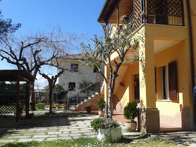 Independent apartment in a villa with garden