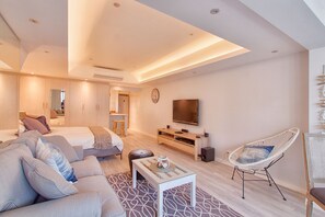 1 bedroom, in-room safe, iron/ironing board, travel cot - Modern studio apartment on the Camps Bay beachfront (Cape Town)