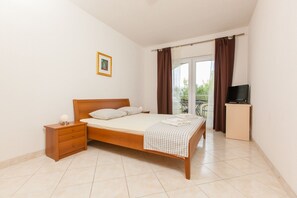 1 bedroom, iron/ironing board, WiFi, bed sheets