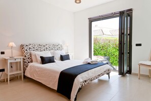 6 bedrooms, in-room safe, iron/ironing board, travel crib