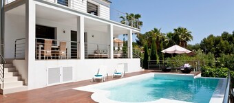 Large Modern Villa, private pool, very close to Portals beach & luxurious Marina