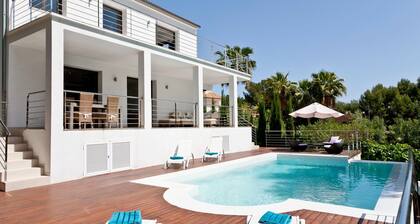 Large Modern Villa, private pool, very close to Portals beach & luxurious Marina