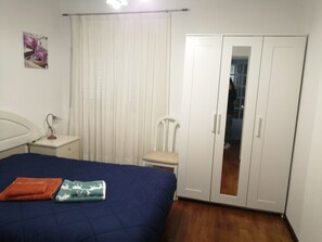 3 bedrooms, desk, iron/ironing board, travel crib - Holiday house in the heart of Minho. Visit Barcelos, the land of the Rooster.  (Barcelos- Braga)