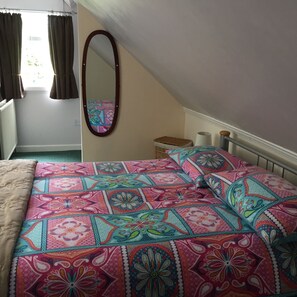 2 bedrooms, iron/ironing board, WiFi, bed sheets
