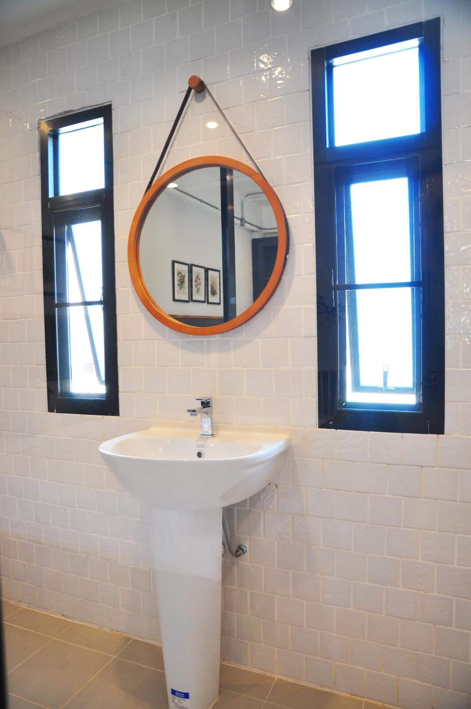 shower, free toiletries, towels