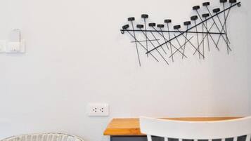 Meja kerja dan Wi-Fi gratis