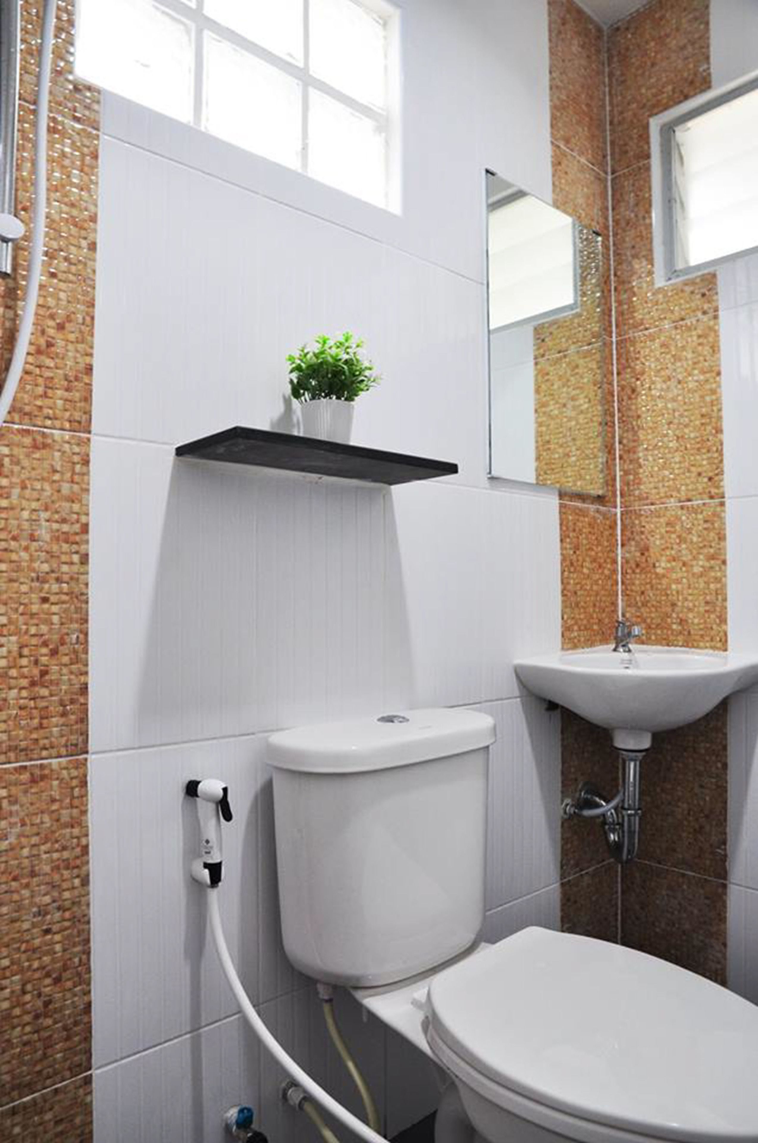 shower, free toiletries, towels