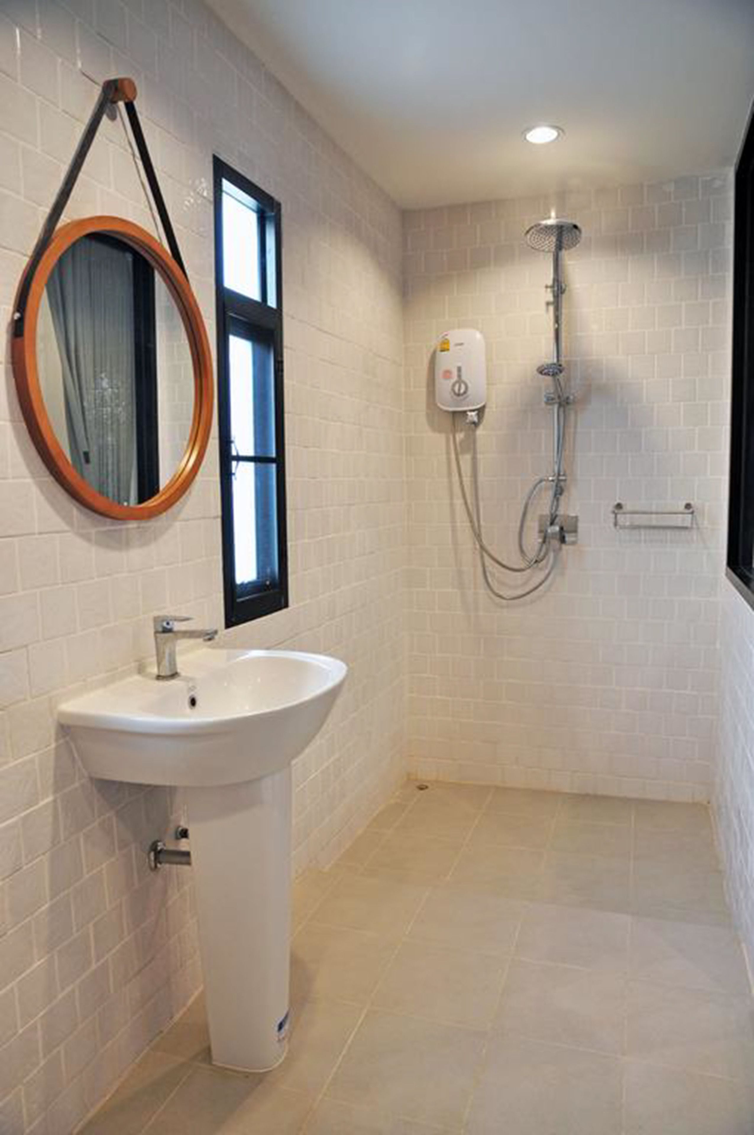 shower, free toiletries, towels