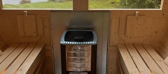 Holiday house in a sunny location at the Somme, private jetty and boat, good fishing possibility