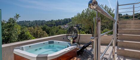 Bain à remous extérieur