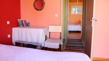 3 bedrooms, iron/ironing board, free WiFi, bed sheets