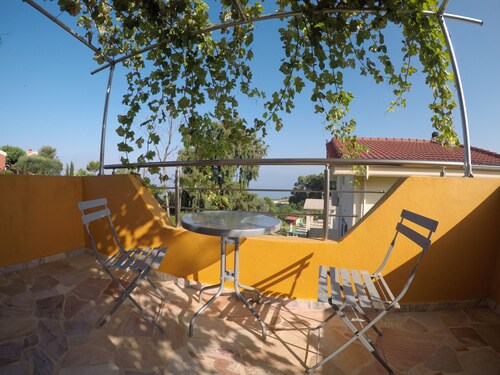 Mediterranean Ionian villa, at the 25km long beach 10 min from Aktion airport.